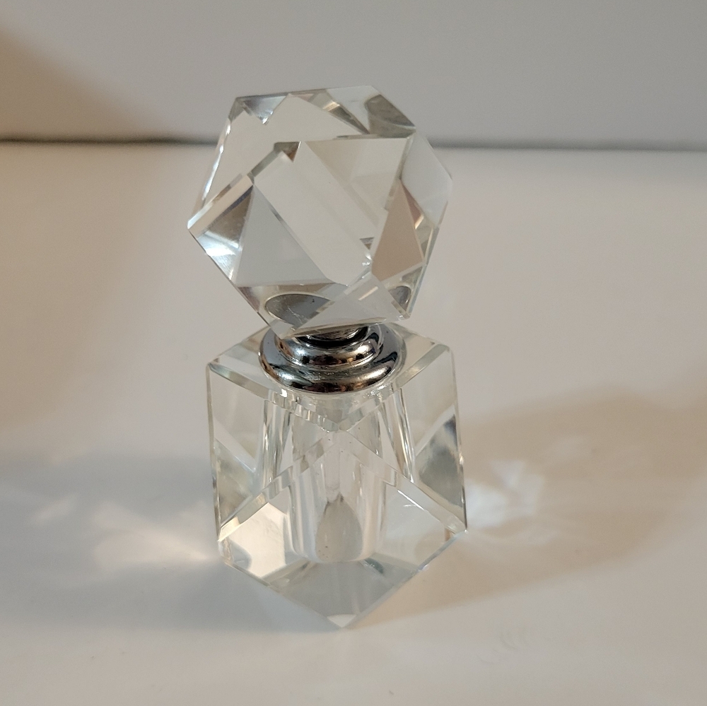 Oleg Cassini Hexagon Crystal Faceted Perfume Bottle - Picture 3 of 11